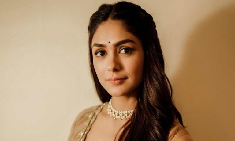 Mrunal Thakur Biography